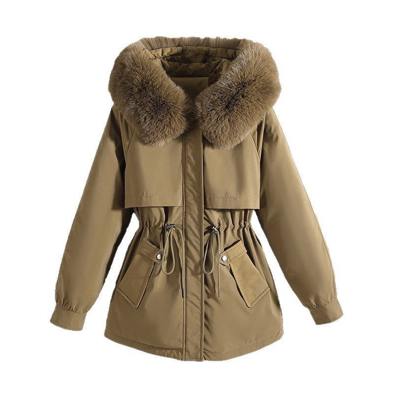 Dam kort skräddad parka med dragsko midja, huva, och stor flap fickor
