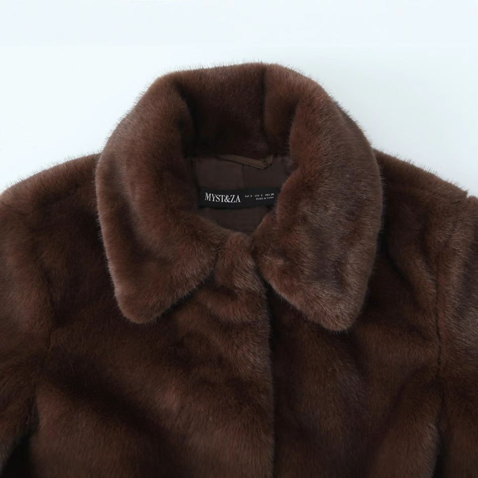 Dam Kort Jacka Gjord av Luxurious Konstpäls med Klassisk Skjortkrage