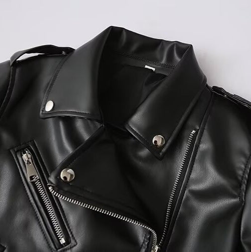 Dam Bikerjacka Tillverkad av Vegansk Läderlook med Waist Belt och Asymmetrisk Dragkedja