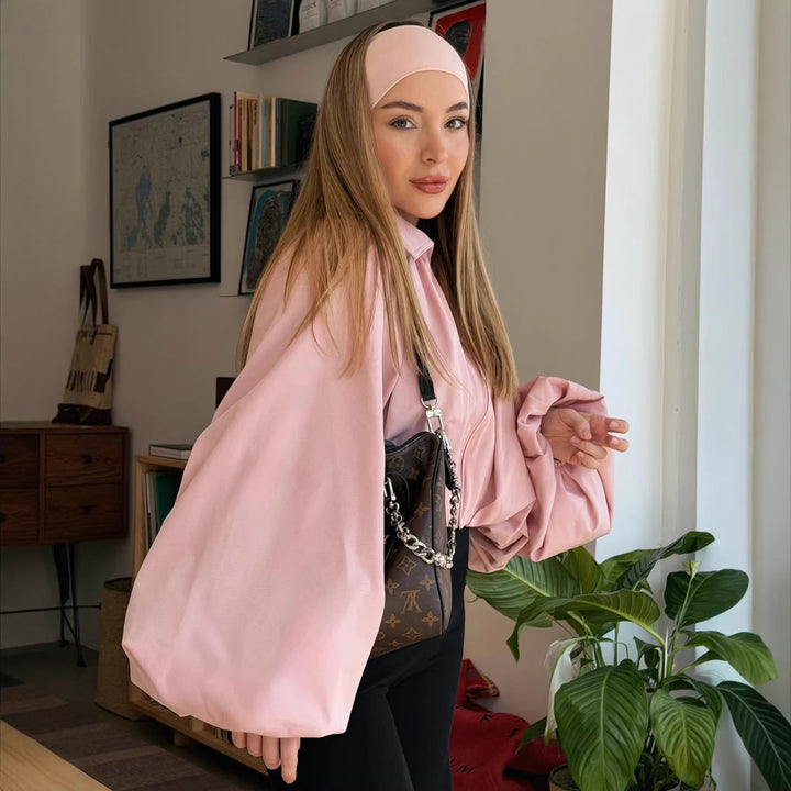 Dam kort cape med voluminous ärmar, dragkedja och gathered fåll