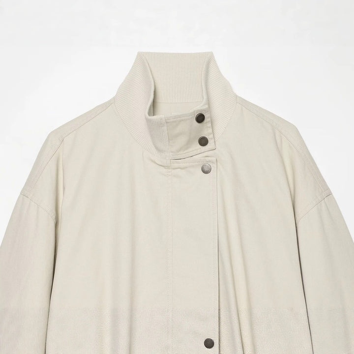 Dam Boxig Kort Blouson med Hög Ribbed Stå Krage och Drawstring Nederkant