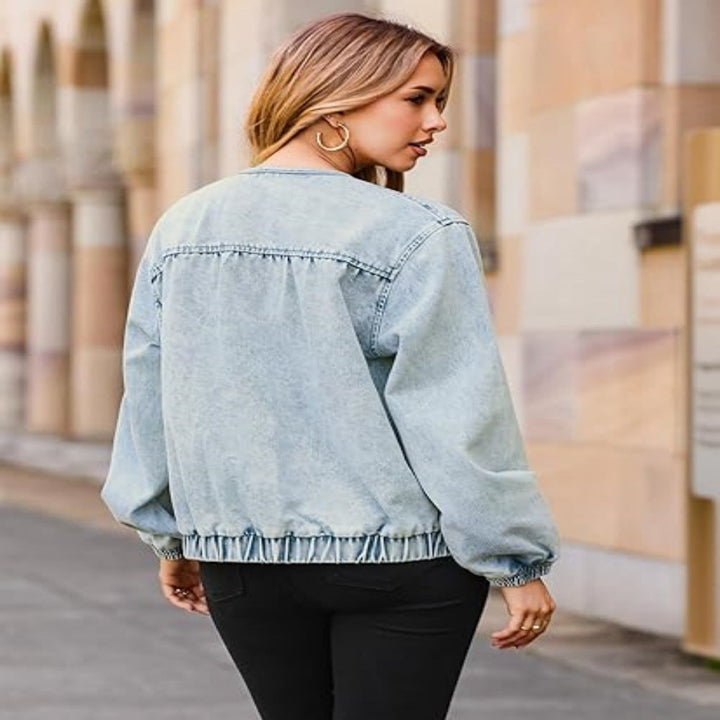 Dam jeans bomber jacka med round neck, elastic muddar, och patched fickor