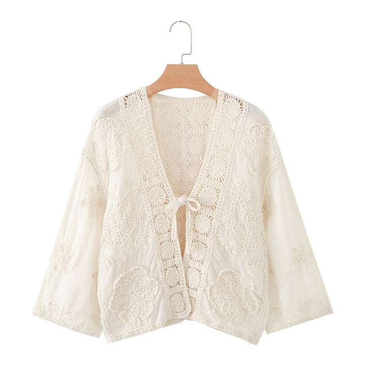 Dam Kort Crochet och Embroidered Jacka i Boho Kimono Stil med Tie Band