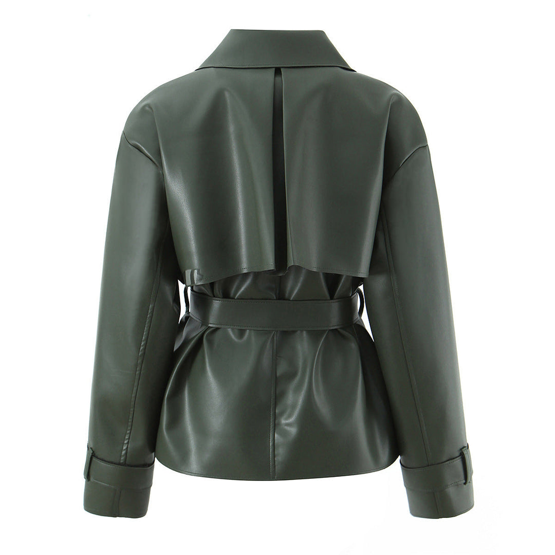 Dam skräddad kort trenchcoat gjord vegan läderlook med knytband och cape detail