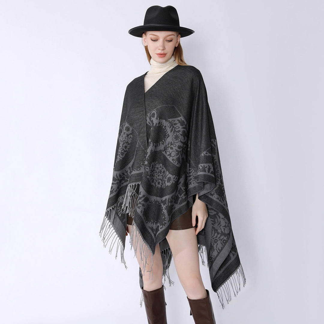 Dam Oversize Cloak poncho med Floral Medallion Jacquard och fransfåll