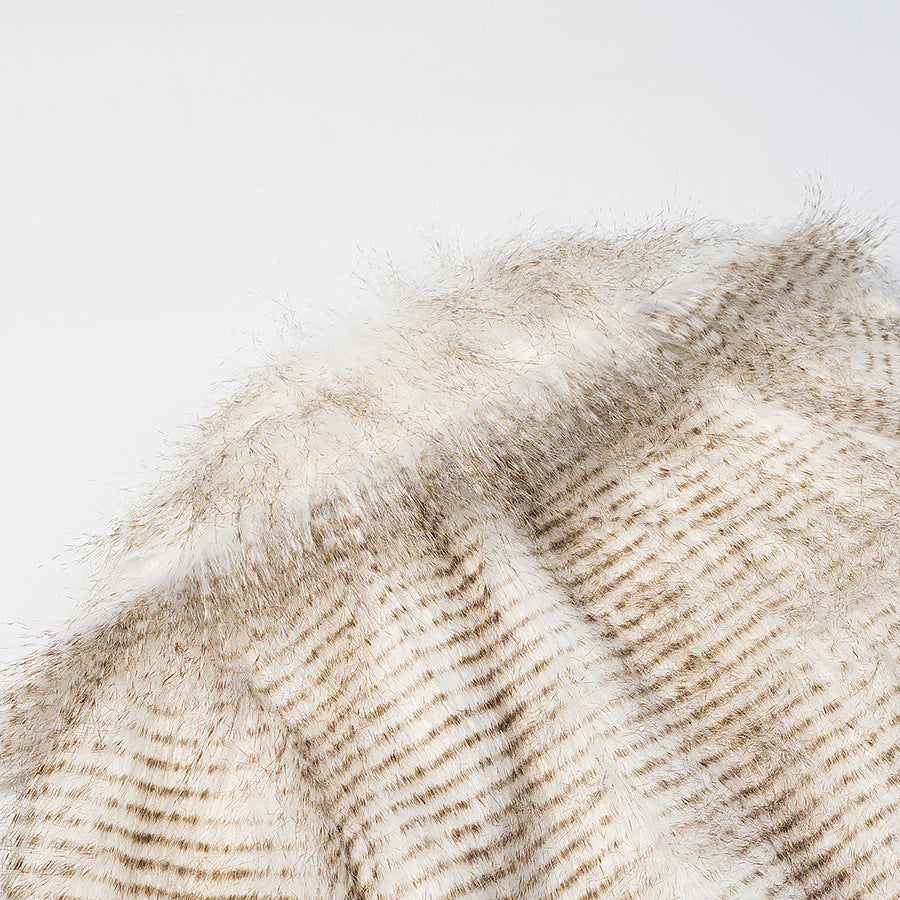 Dam Kort Faux Fur Jacka med Voluminous Ärmar och Round Neckline