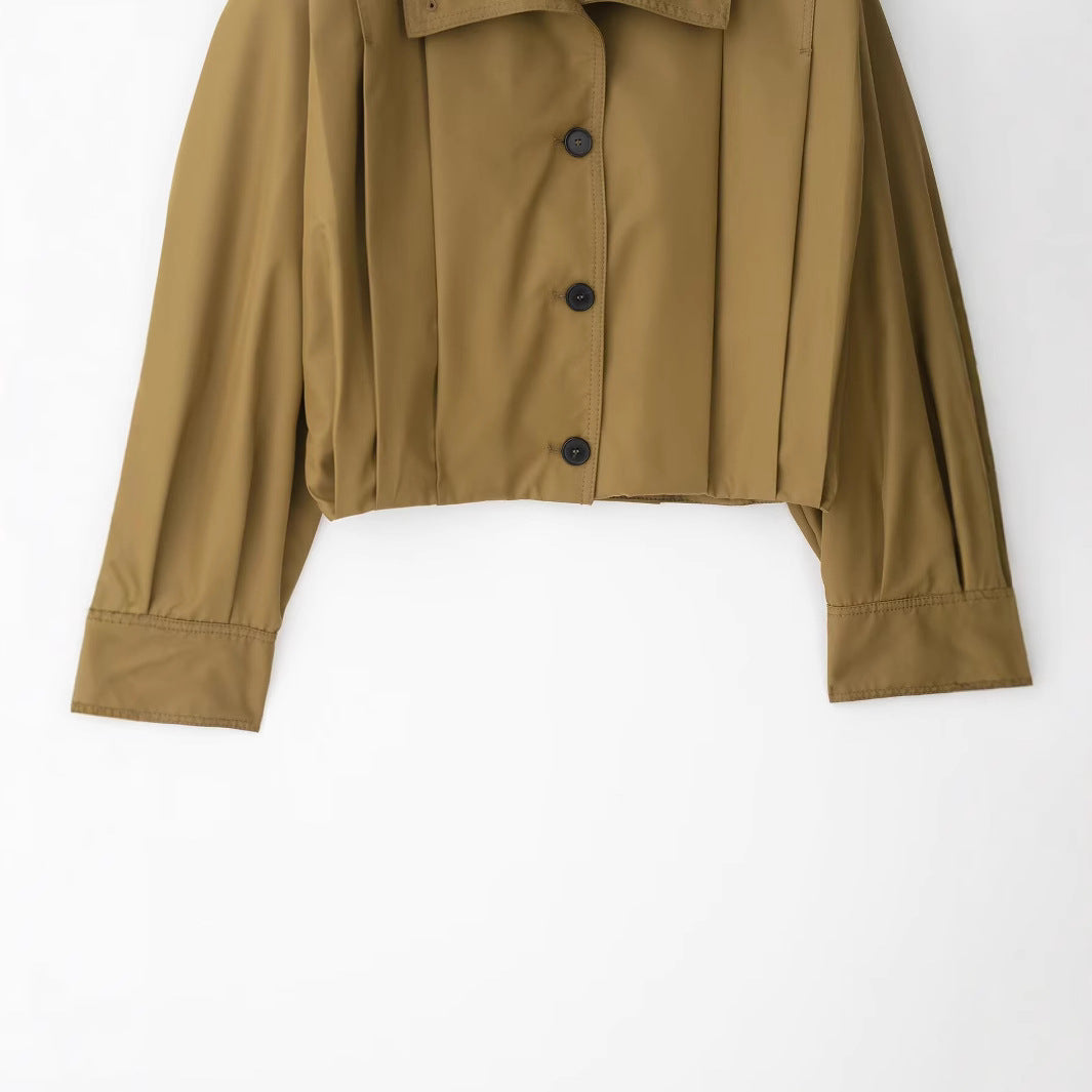Dam kort trenchcoat in boxig skärning med vid Lapels och Epaulettes
