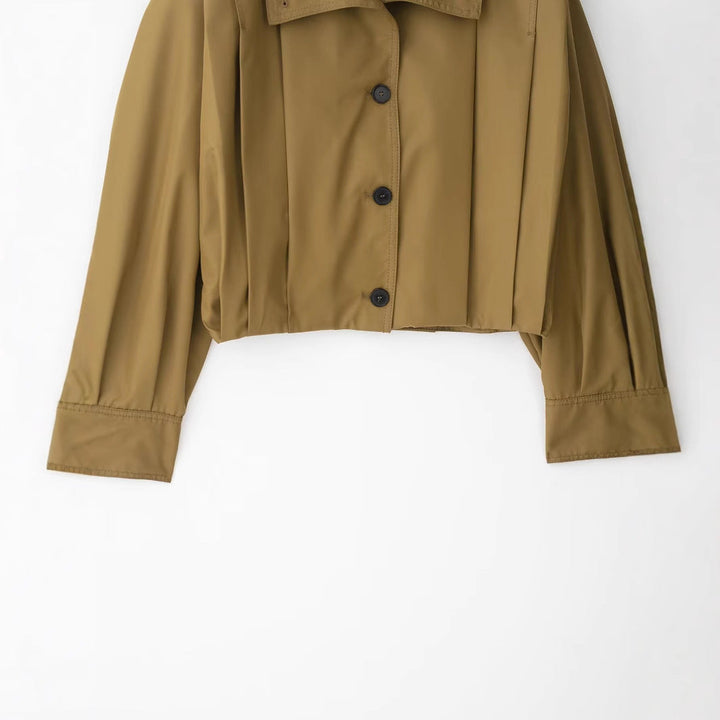 Dam kort trenchcoat in boxig skärning med vid Lapels och Epaulettes