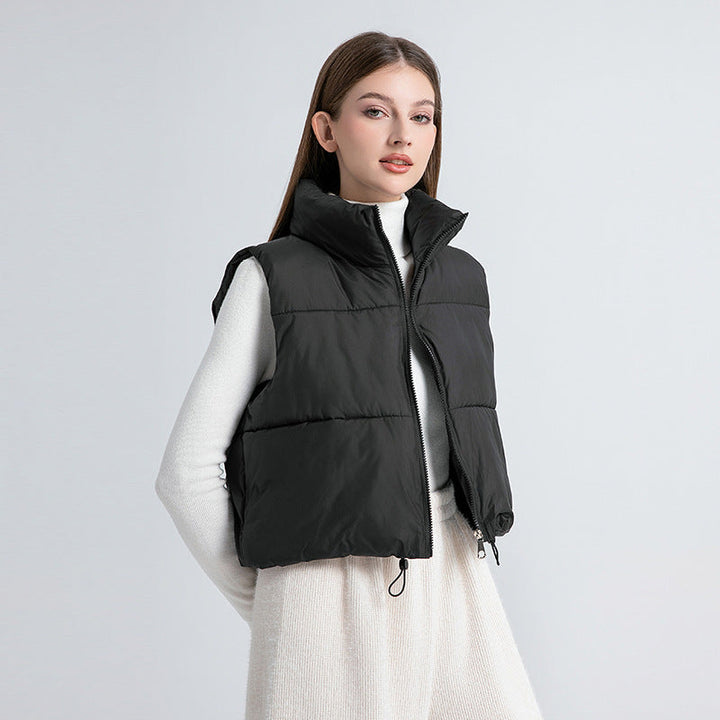 Dam ultra-light kort vadderad väst med high ståkrage, two-way dragkedja och adjustable drawstring fåll