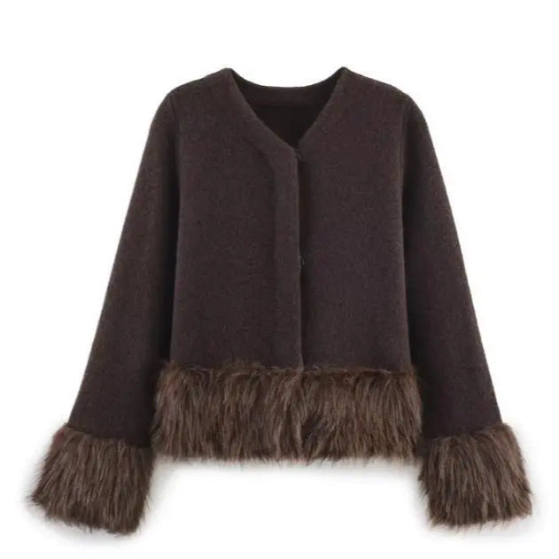 Dam kort ulljacka med fluffy faux fur kant at Den fåll och ärmar