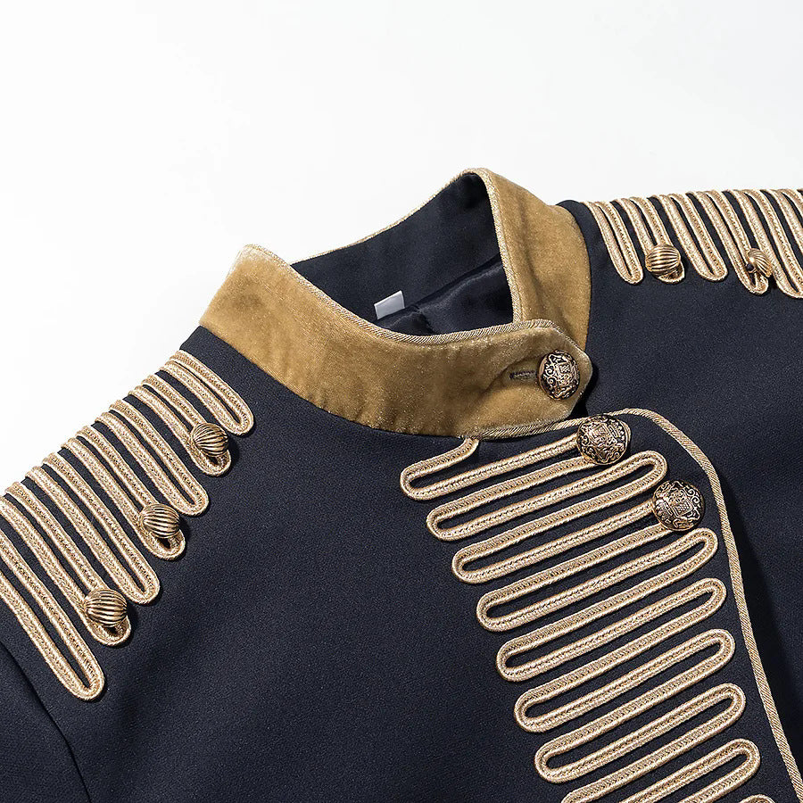 Dam military parade jacka med gold-embellished braids, ståkrage och velvet cuffs