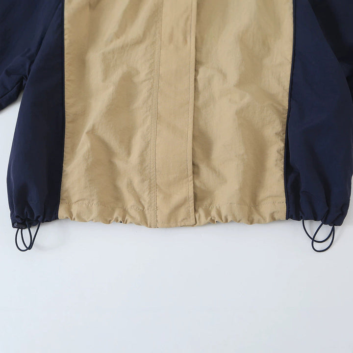 Dam lätt kort Transition jacka med Funnel Neck, kontrast Inserts och dragsko