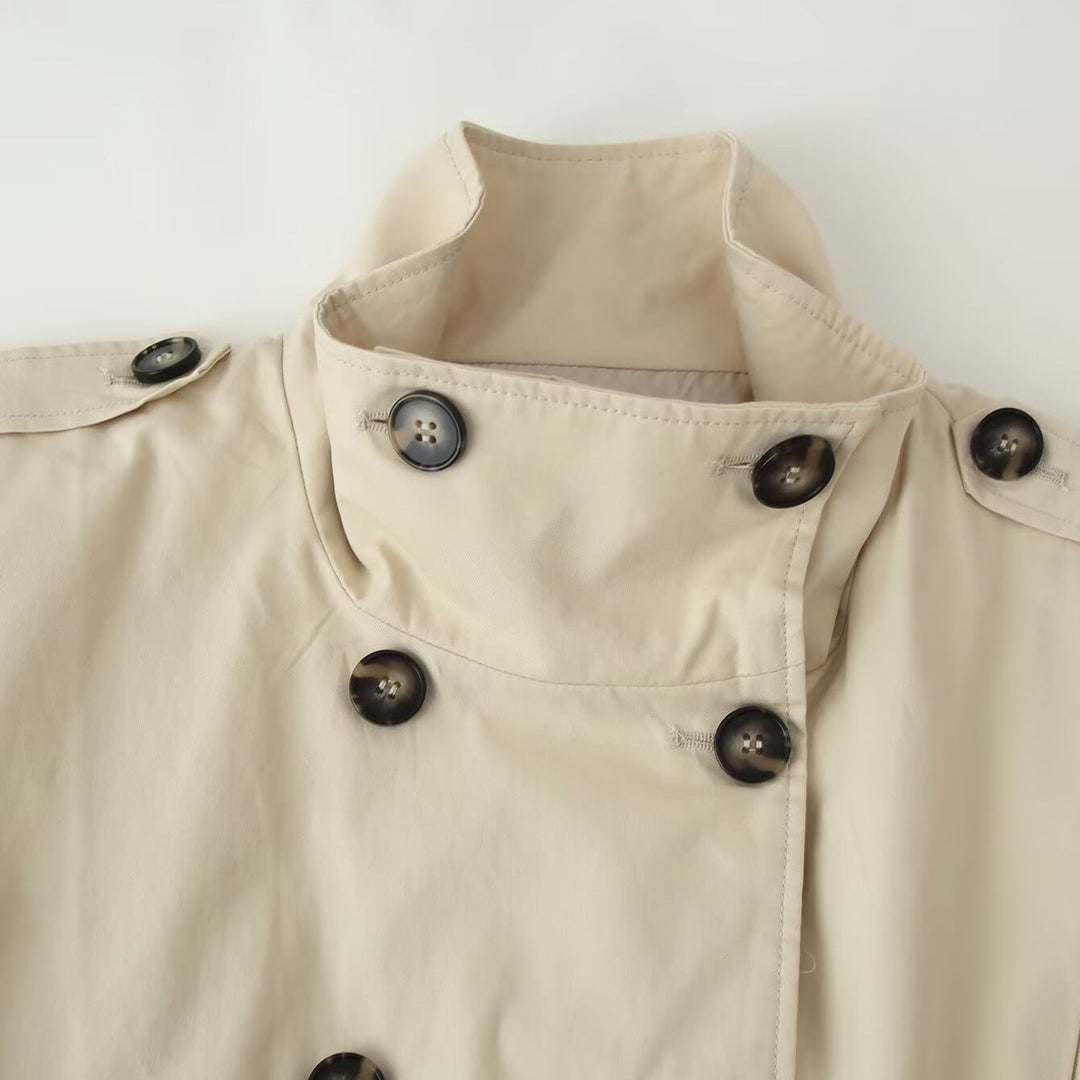 Dam Kort Trench-Stil Jacka, Dubbel-Breasted med Hög Ståkrage och Smockad Midja
