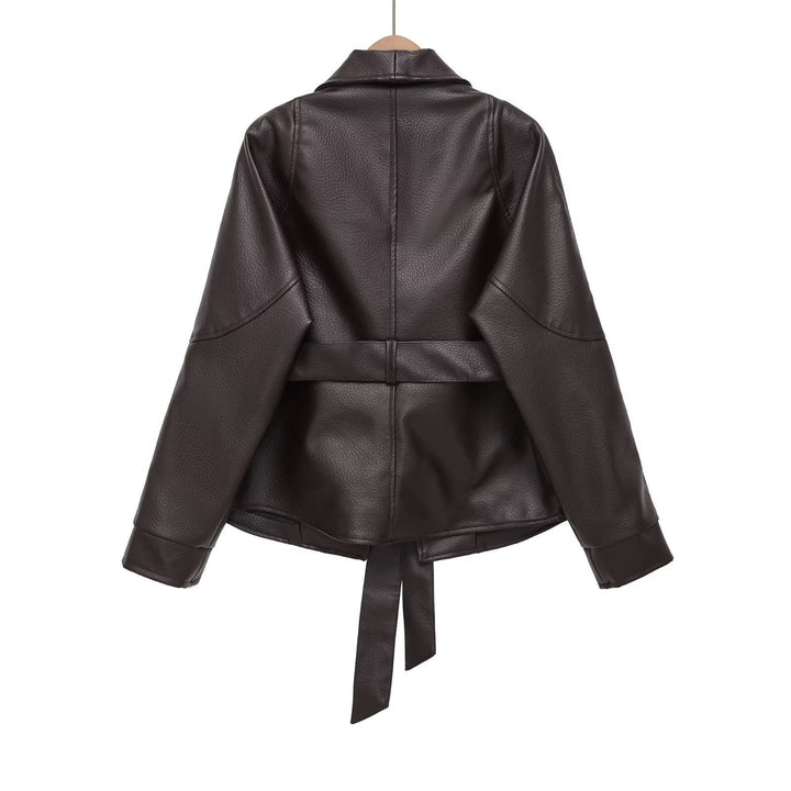 Dam kort jacka gjord vegan läderlook med midjebälte och shawl krage