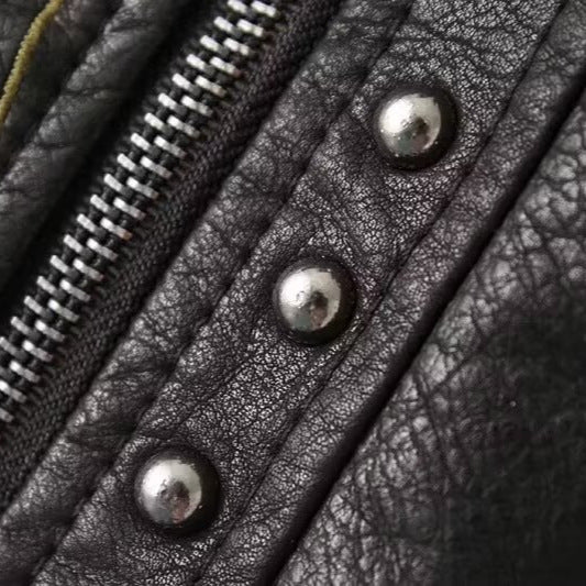 Dam Kort Bikerjacka i Vegansk Läderlook med Embroidered Blommig Appliqués och Studs