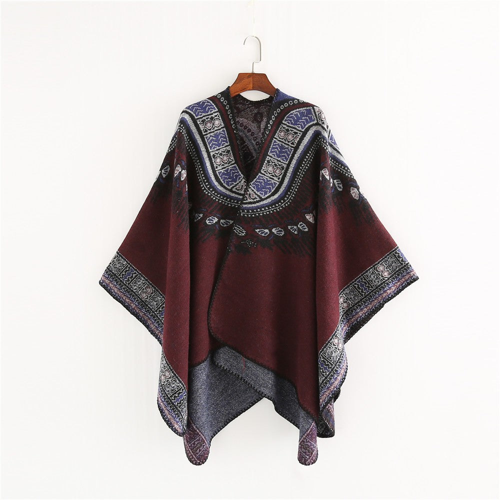 Dam Oversize poncho i Ethno Jacquard med V-neck och structured fåll