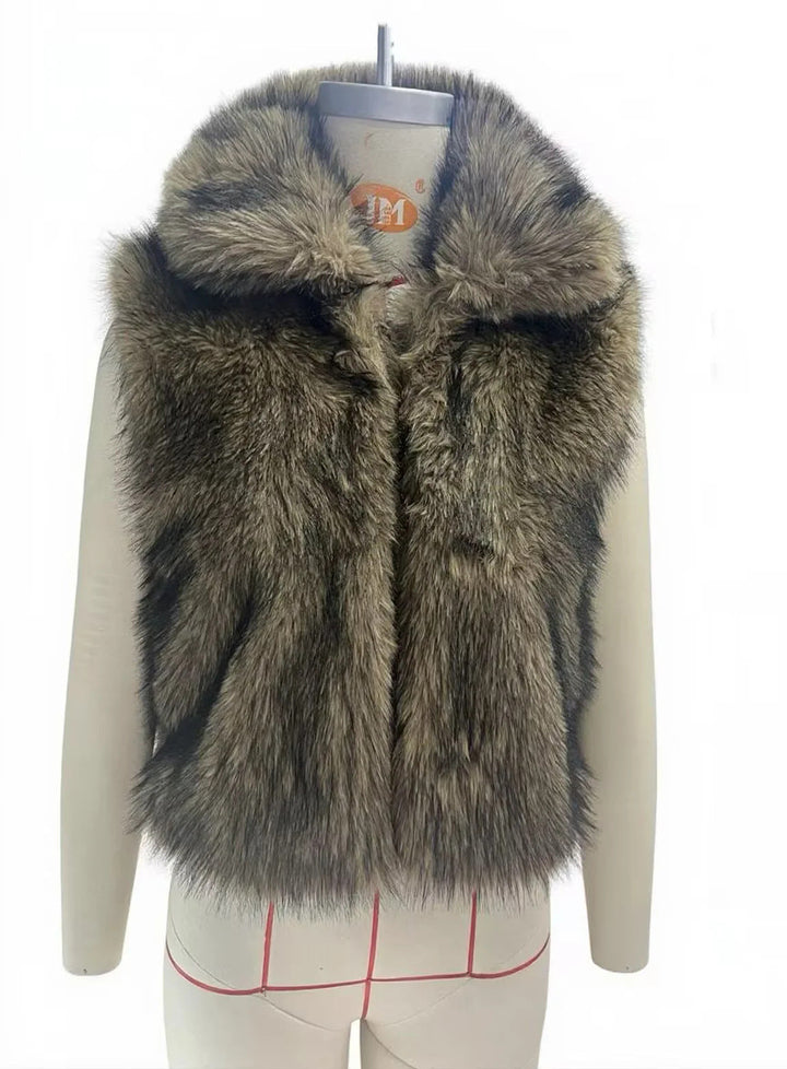 Dam lyxig faux fur väst med voluminous sjalkrage och cropped silhuett
