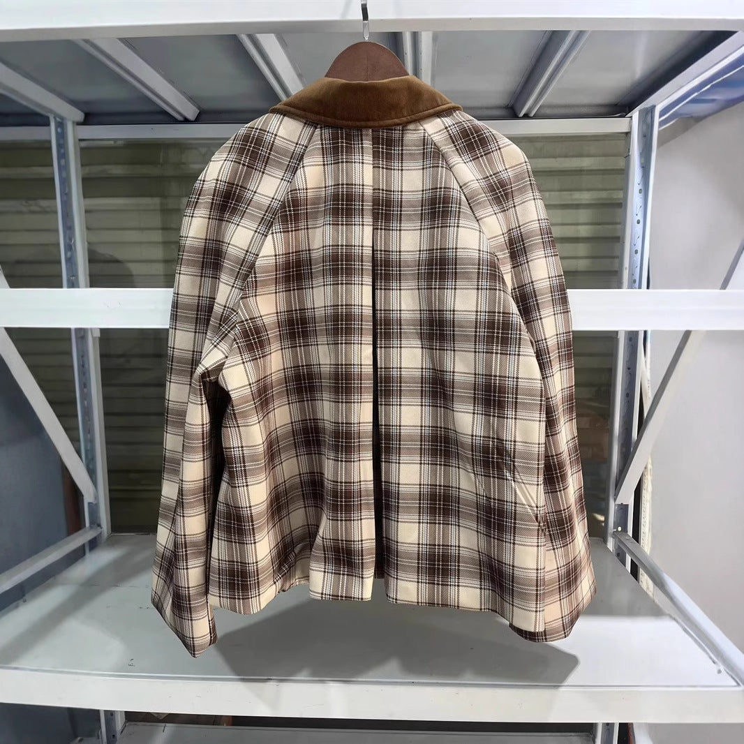 Dam rutig övergångsjacka med kontrasterande velvet krage, concealed front placket, och påsydda fickor
