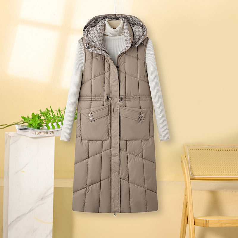 Dam lång sleeveless thermo quiltad kappa med huva, adjustable drawstring waist och multifunctional fickor