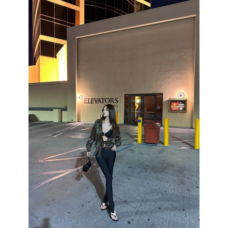 Dam läderjacka med midjebälte och utanpåfickor