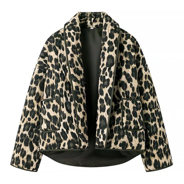 Dam kort jacka med leopard tryck, boxy silhuett och shawl krage