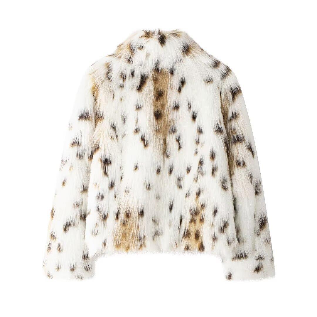 Dam kort kviltad Faux Fur jacka med Leopard Spot mönster och ståkrage
