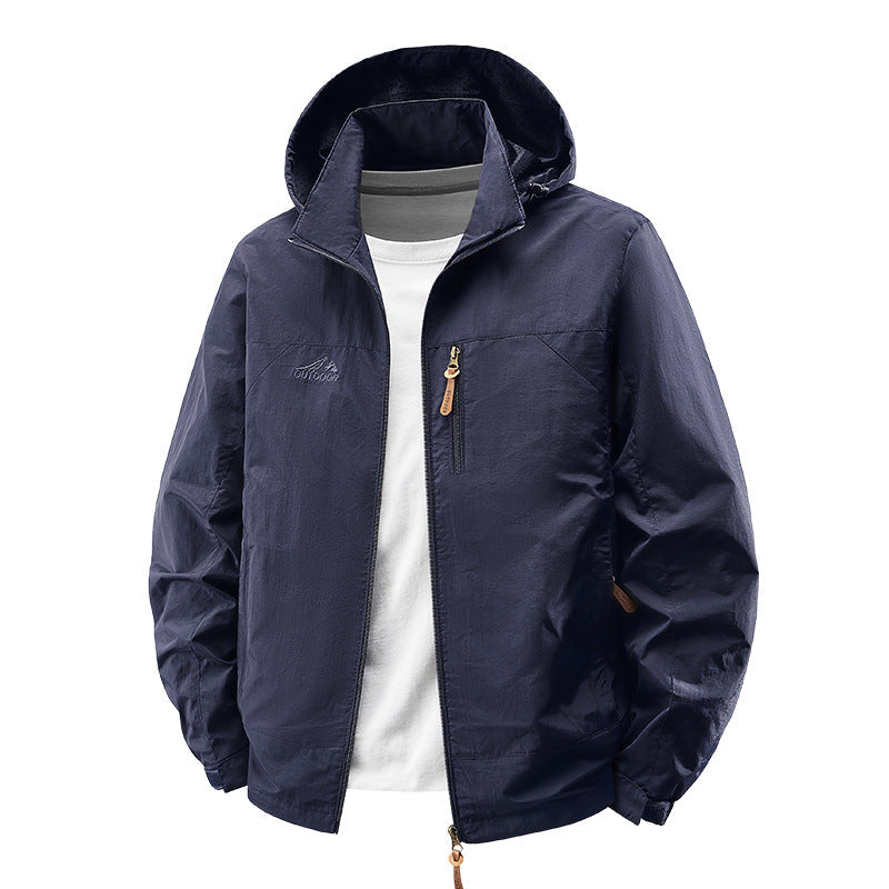 Men Packable Vind och Regnjacka med Perforated Huva Foder, Bröst Zip och Dragsko
