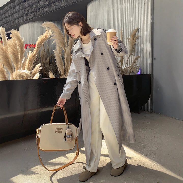 Dam elegant Maxi lång Pinstripe trench med Shoulder Pads och Gathered ärmar