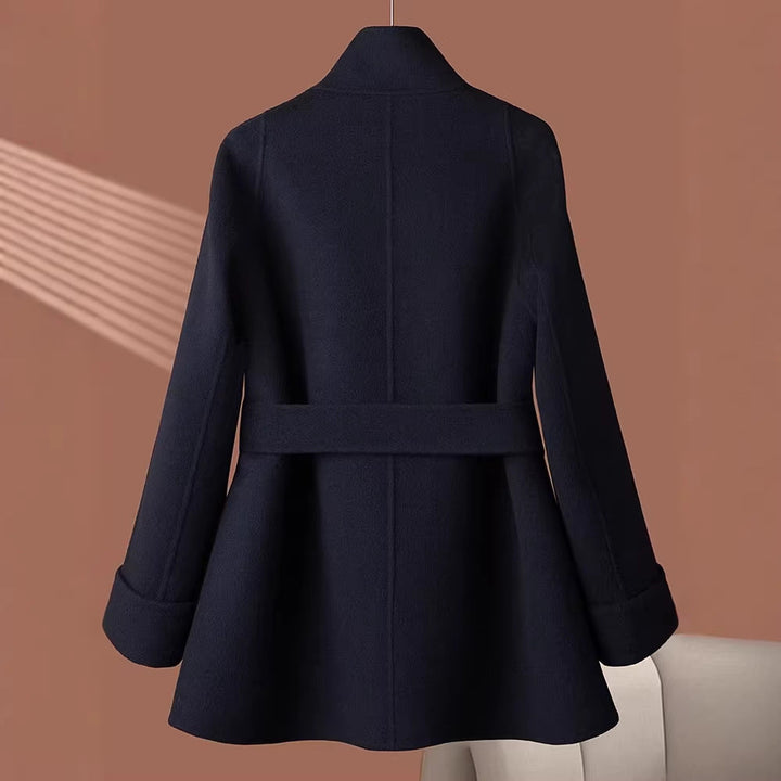 Dam elegant och klassisk trenchcoat