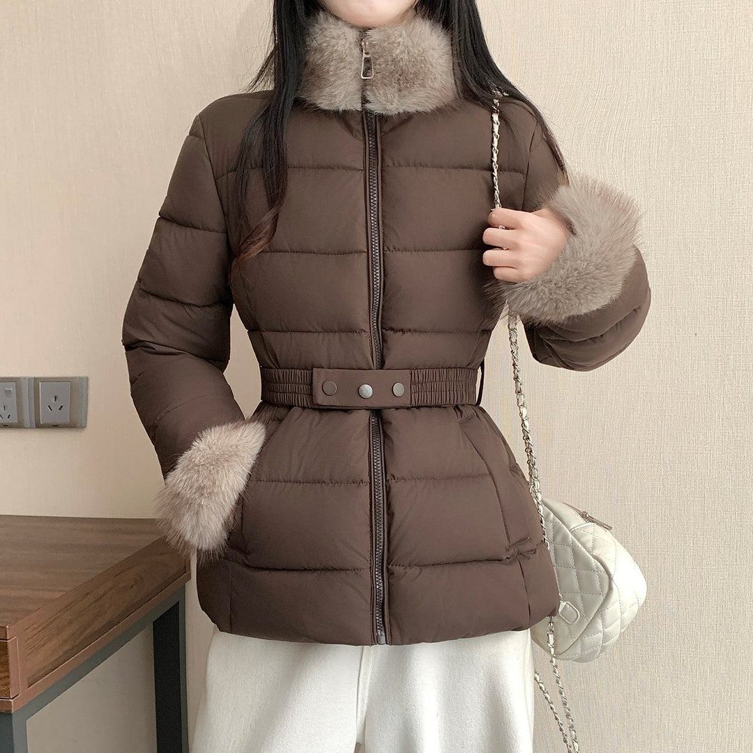 Dam figurnära thermal kviltad jacka med removable fake fur krage och elastic midjebälte