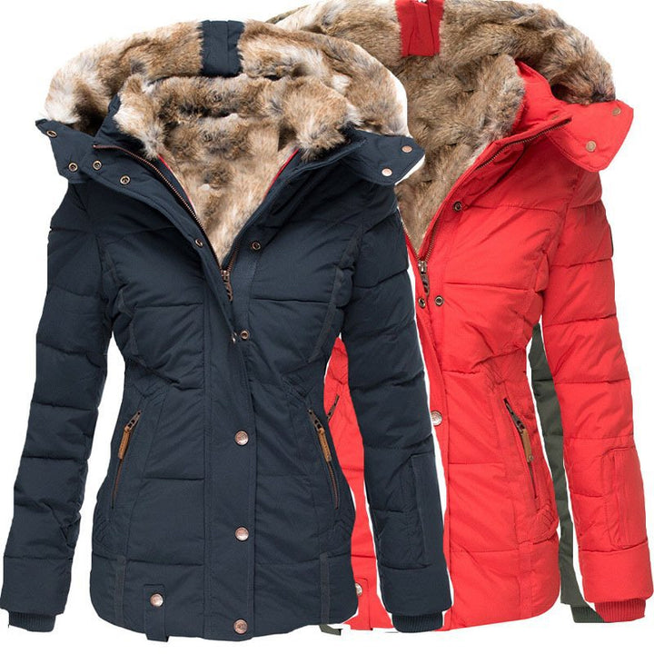 Dam vadderad parka med figurnära skärning och faux fur huva