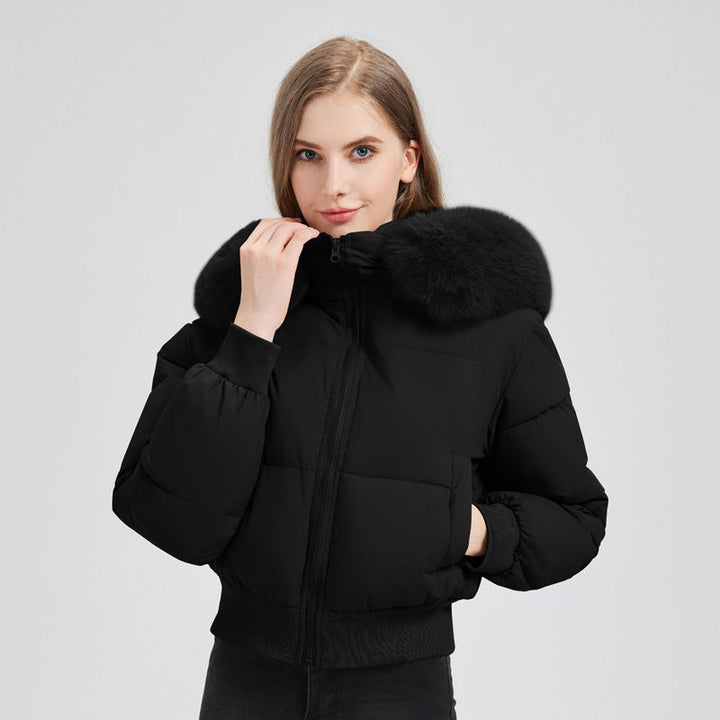 Dam kort quiltad hooded jacka med faux fur kant och ribbed fåll