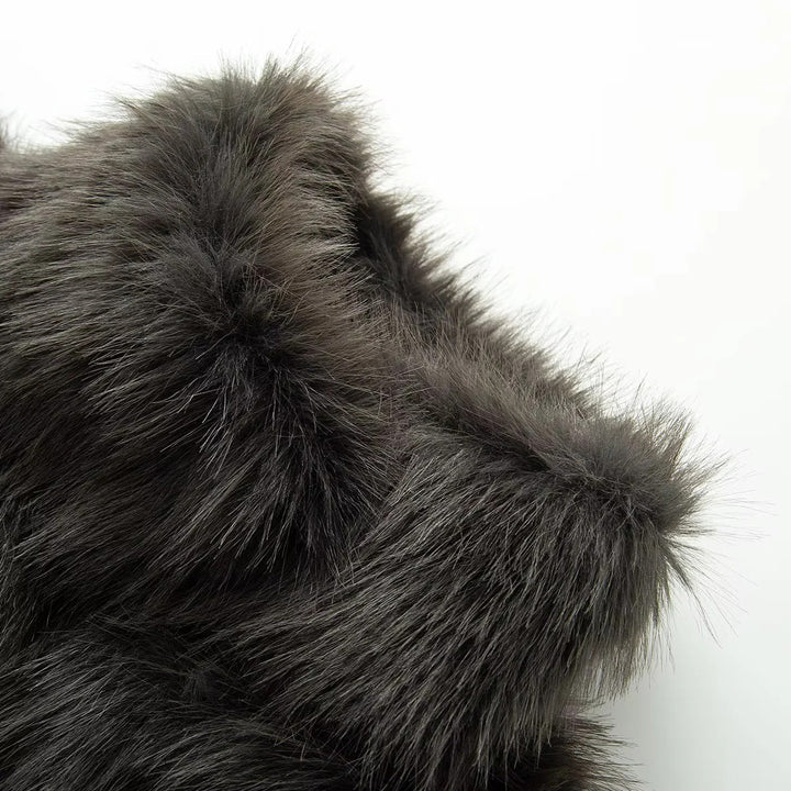 Dam kort faux fur kort jacka med high ståkrage, kort boxy skärning och lång pile artificial fur look