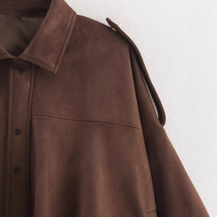 Dam oversize kort jacka in mocka look med skärning-Out Shoulders och fåll med dragsko