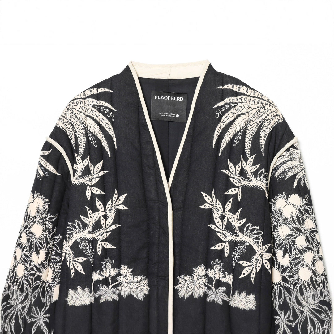 Dam kimono-stil quiltad jacka med floral embroidery och kontrast piping