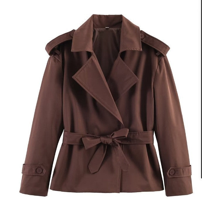 Dam skräddad kort trenchcoat med knytband och Epaulettes