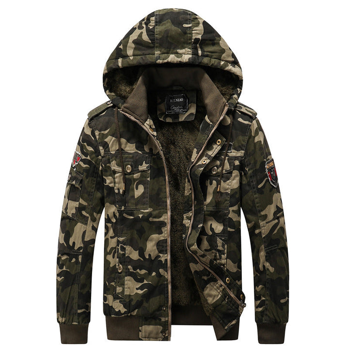 Herr isolerad med huva parka i Kamouflage Militär Stil med teddyfoder