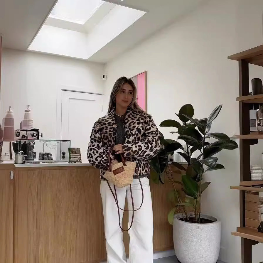 Dam cropped övergångsjacka med leopard mönster, hel dragkedja och flap fickor