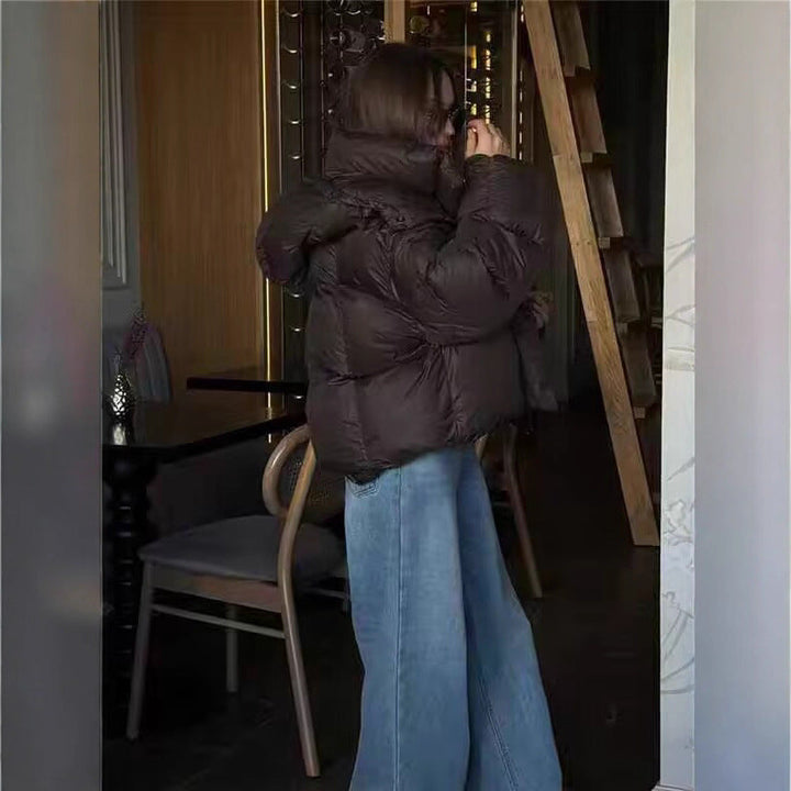 Dam Kort Voluminous Vadderad Jacka med Hög Tube Krage och Huva