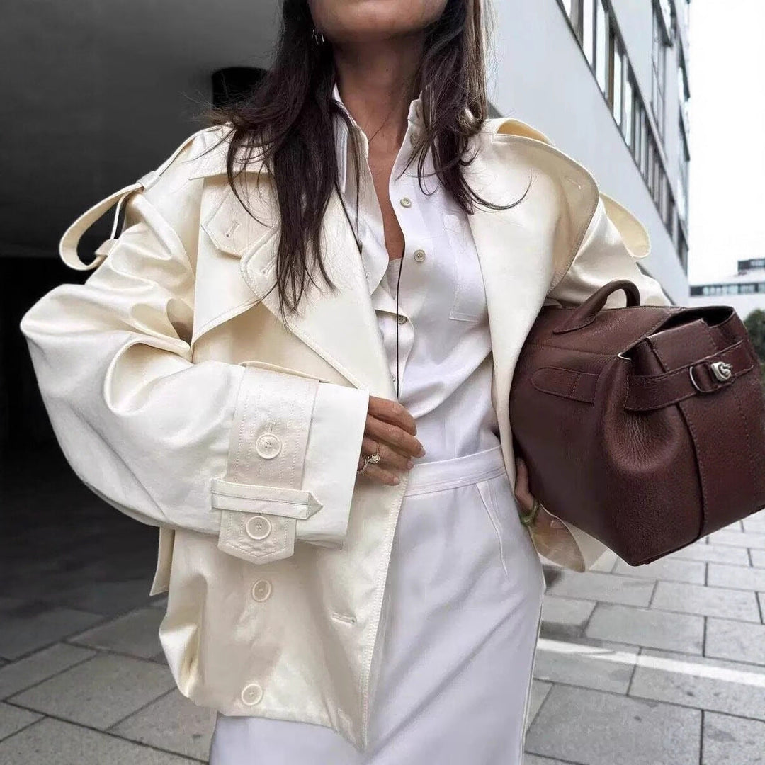 Dam kort Boxy Double-breasted trench med dragsko och dekorativ Shoulder Straps