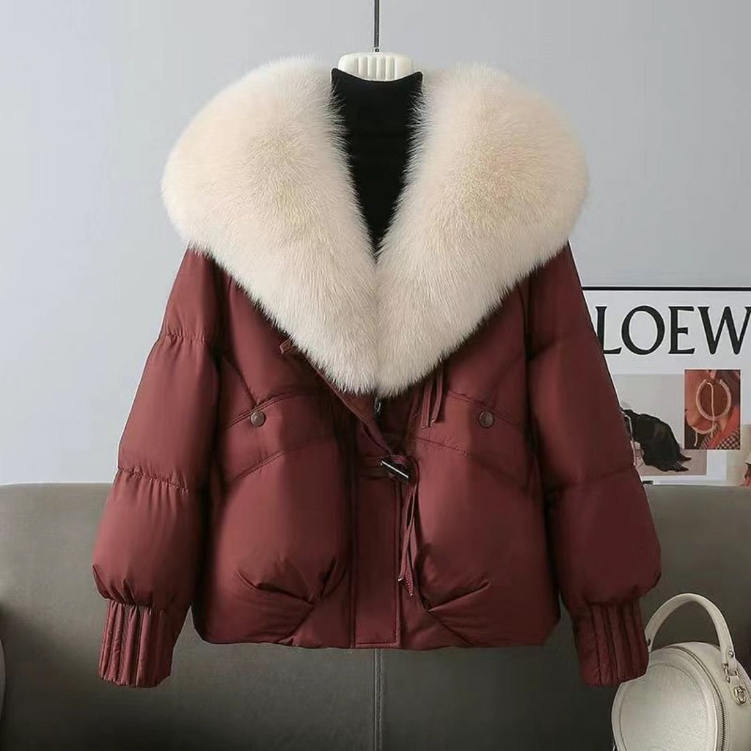 Dam nan kort vadderad jacka med voluminous faux fur krage och midja draw