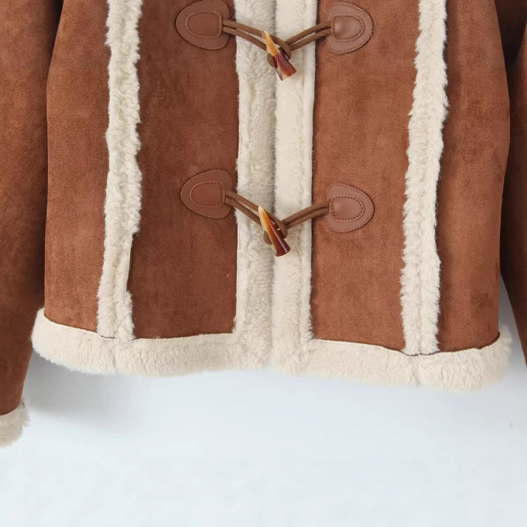 Dam Kort Shearling Look Lambskin Jacka med Toggle Stängning och Contrast Kant