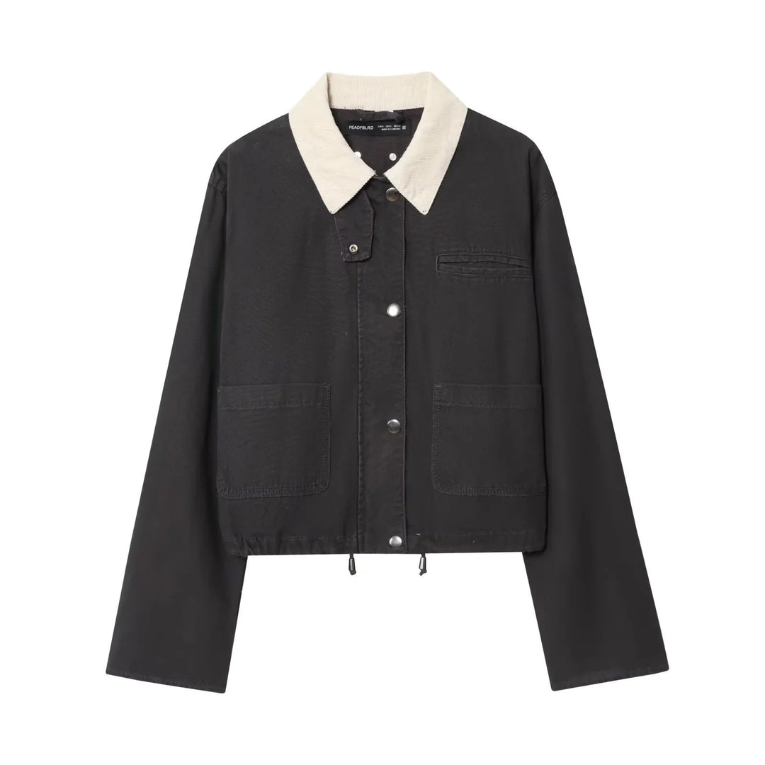 Dam kort chore jacka med manchester krage, press stud placket och drawstring fåll