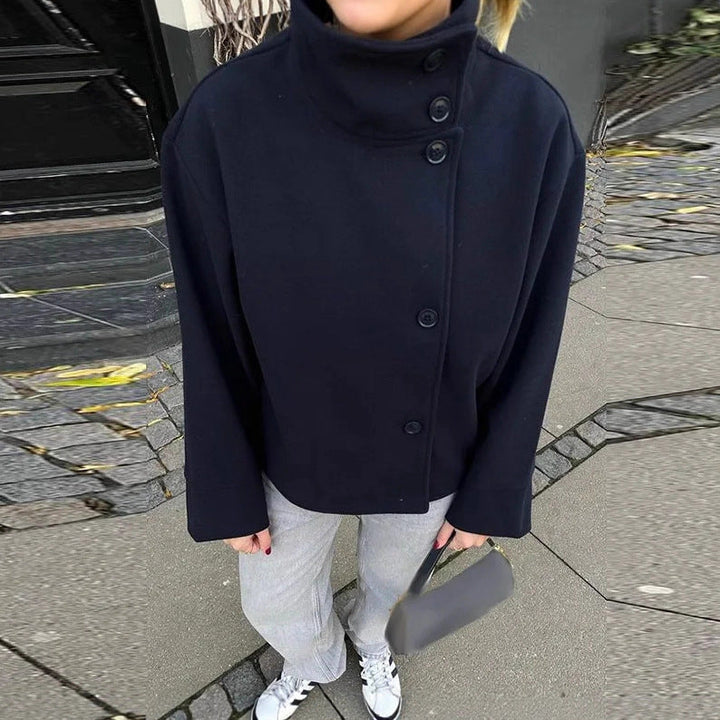 | Dam modeable kort jacka med hög krage och knapp stängning