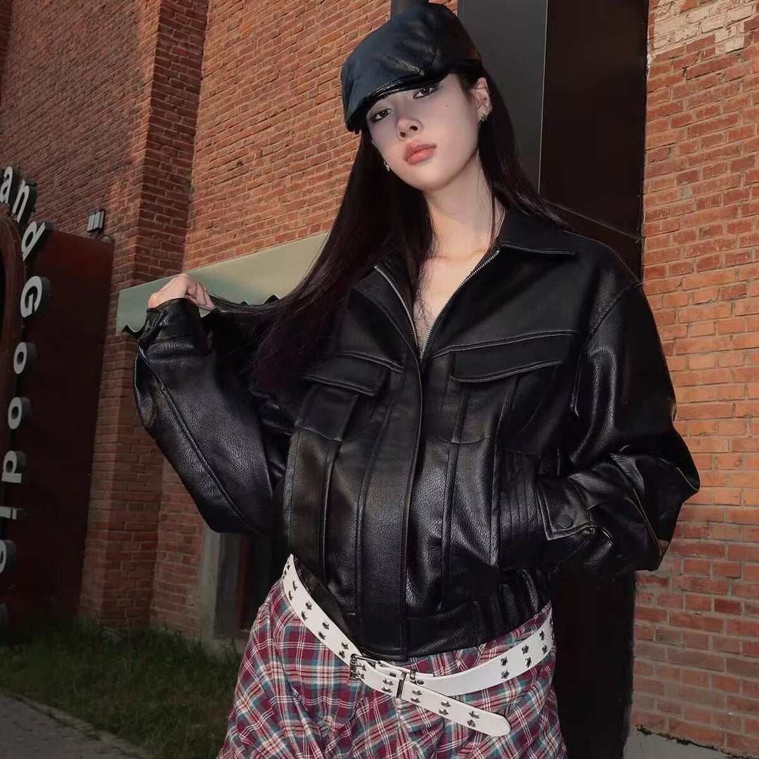 Dam kort jacka in vegan läderlook in kort utility worker stil med flap fickor