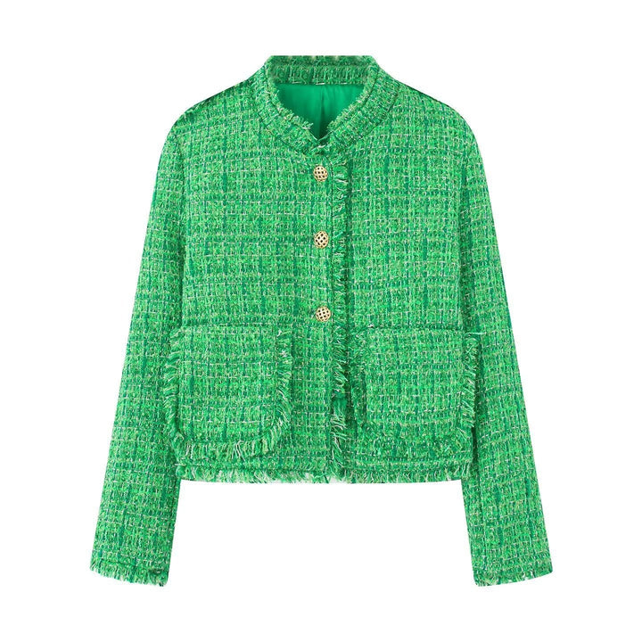 Dam kort bouclé tweed jacka med golden decorative knappar, påsydda fickor, och fringe kant