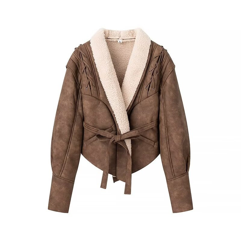 Dam kort bikerjacka i lambskin look med sjalkrage, tie bälte och decorative cords