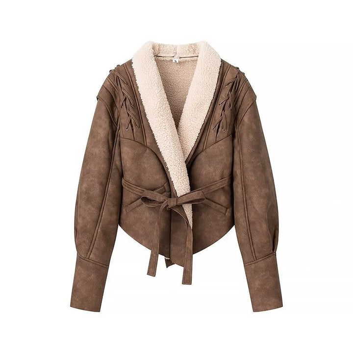 Dam kort bikerjacka i lambskin look med sjalkrage, tie bälte och decorative cords