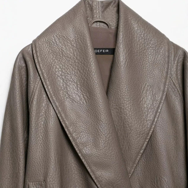 Dam Kort Jacka Tillverkad av Faux Läder med Wide Shawl Krage och Elastic Nederkant