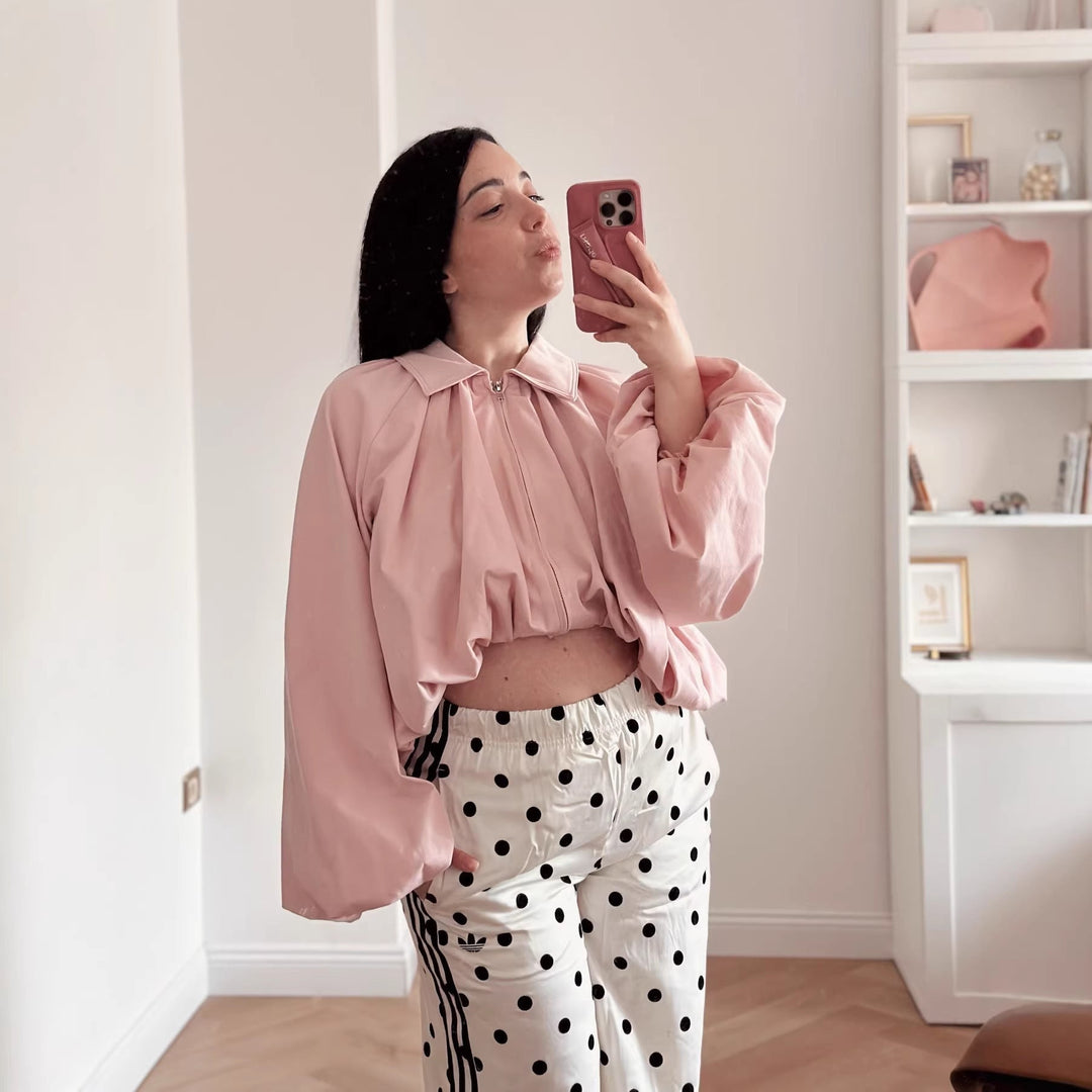 Dam kort cape med voluminous ärmar, dragkedja och gathered fåll
